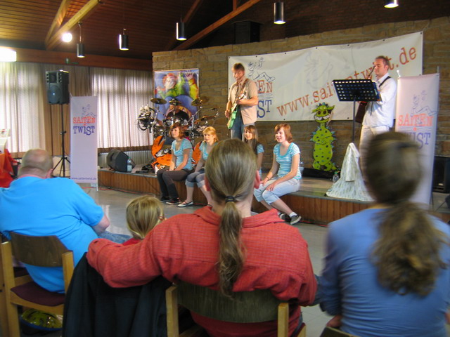 gal/2008/2008 Saitentwist Unterrath Paulusgemeinde 24.Mai/2008 Saitentwist Unterrarh Paukusgemeinde 24.Mai. 030.jpg